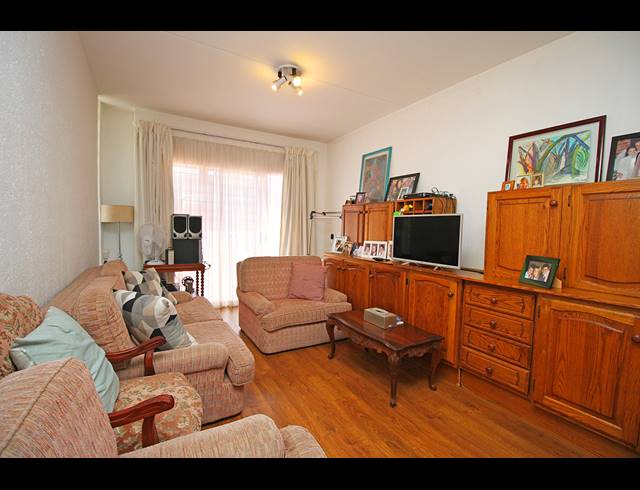 2 BEDROOM APARTMENT FOR SALE IN GLENHAZEL
